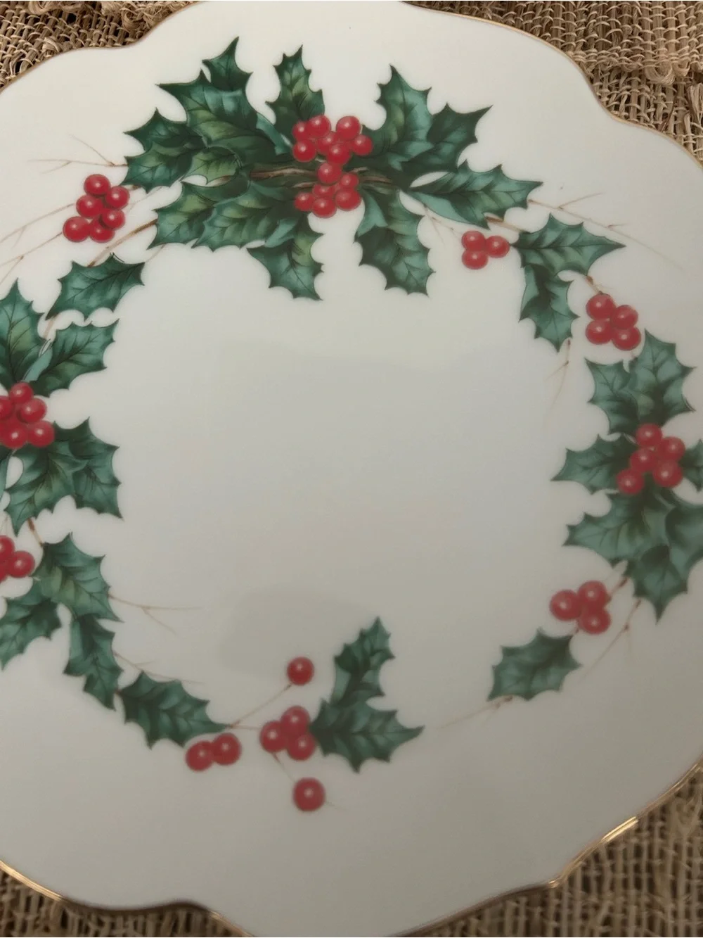 Vintage Lefton Holly Berry 7” Christmas Plates  Set of 2. 1995. Japan.  EUC